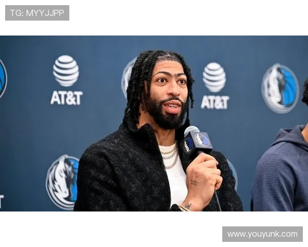 浓眉用表情包回应热议引发网友热讨论究竟什么意思