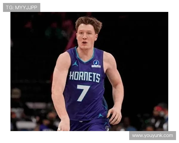 黄蜂管理层计划观察三球与新秀搭档表现暂不急于交易